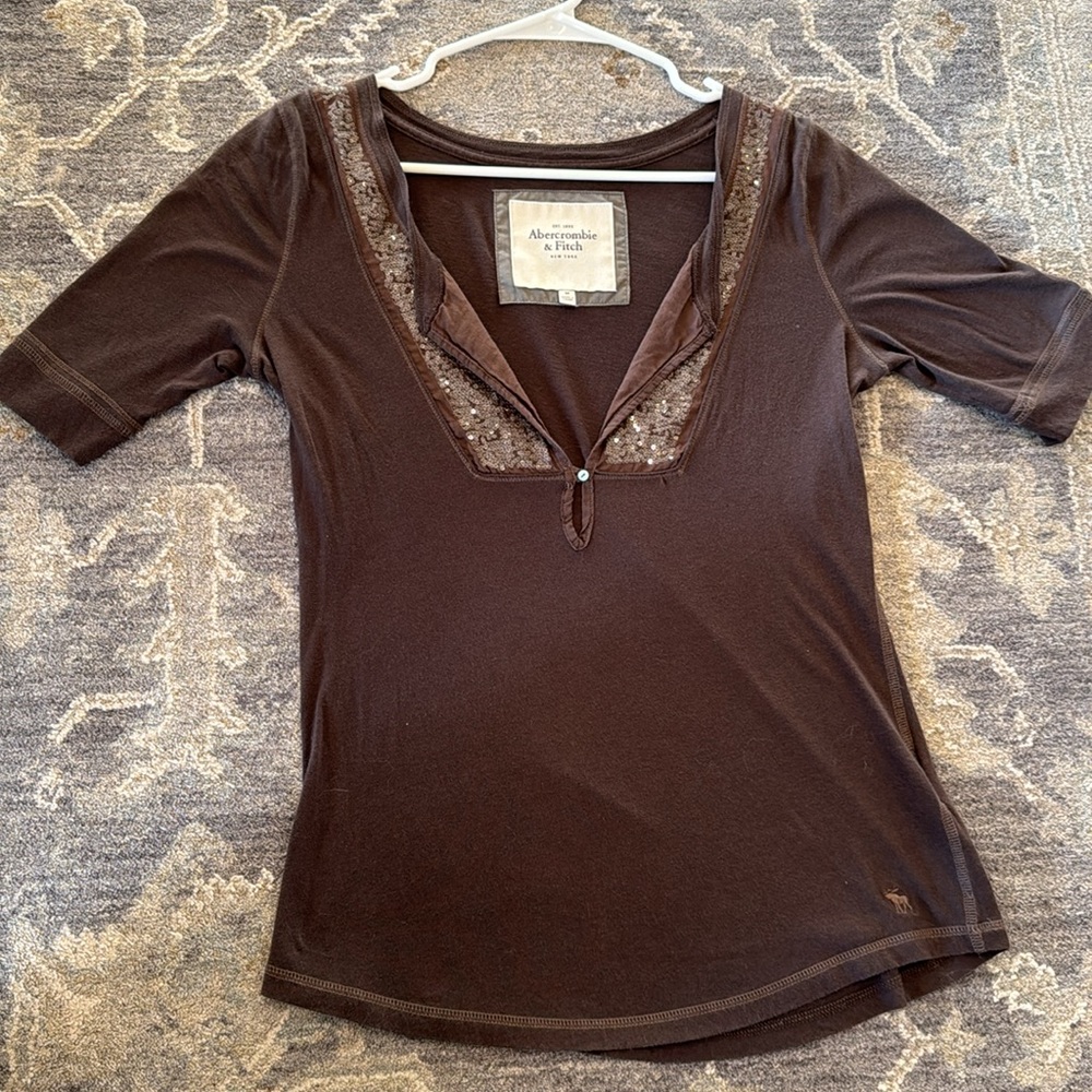 Abercrombie sequined V-Neck T